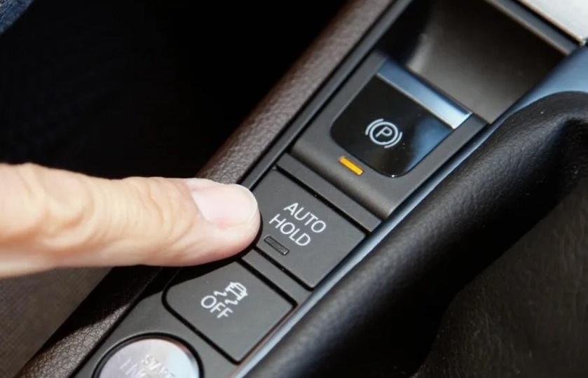 Когда нужно отключать AutoHold и зачем это вообще нужно делать: Объясняю на пальцах