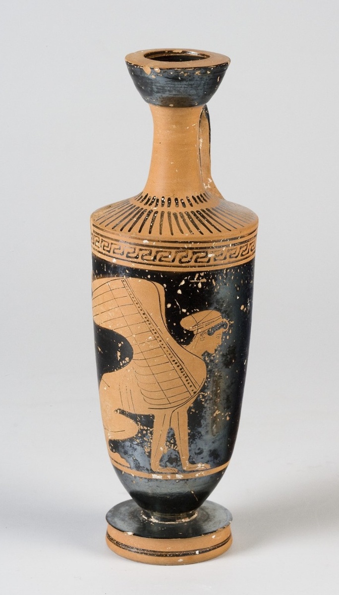 Лекиф краснофигурный «Сфинкс», ок.460 г. до н.э,  Аттика. Высота : 18,2 см. Государственный Эрмитаж, Санкт-Петербург. 