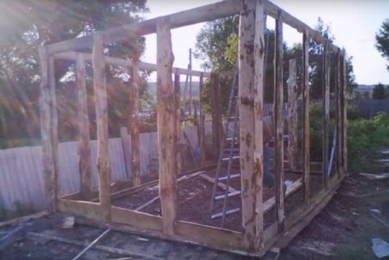 Каркас для газоблочных стен может быть хоть деревянным, главное, чтобына стены не давила крыша