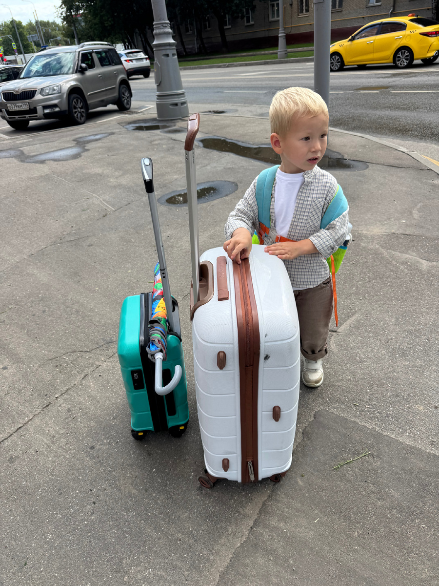 Стоим на стрёме, ждем такси