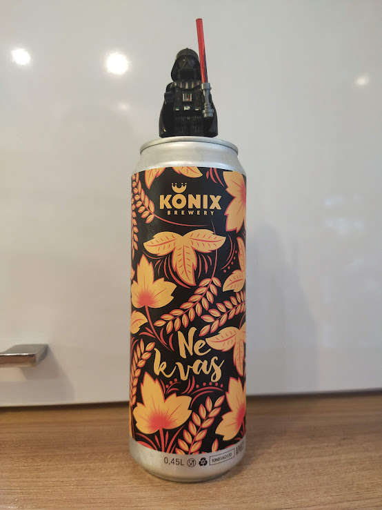 Банка расписана под Хохламу.