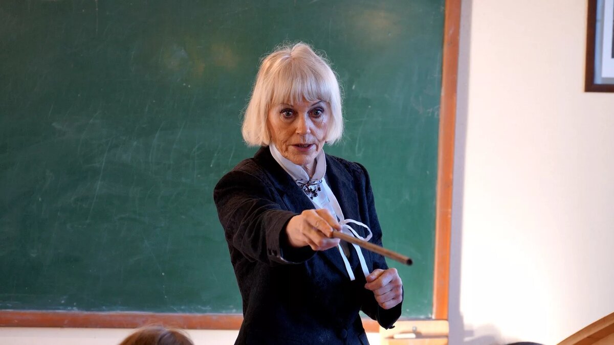 Так, ещё одно слово и в бан! Ой, в смысле, с родителями к директору! (фото из открытых источников) 