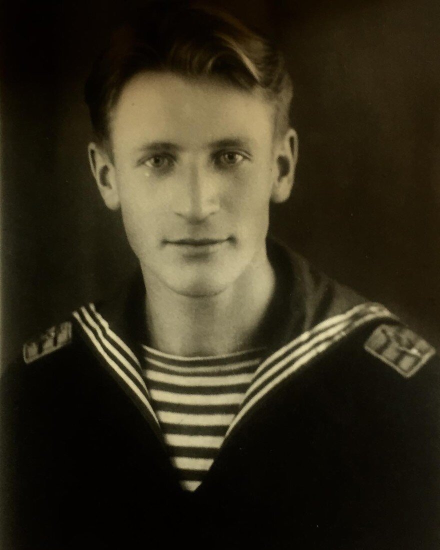 Молодой Иван Краско в военно-морской форме. Годы учебы в Балтийском высшем военно-морском училище