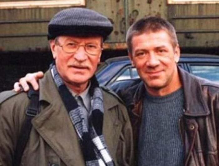 Иван Краско с сыном Андреем на съемках. 1990-е годы