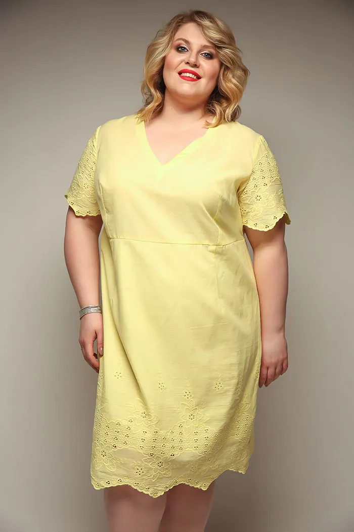 Платье с V-образом которое не обтягивает и не полни