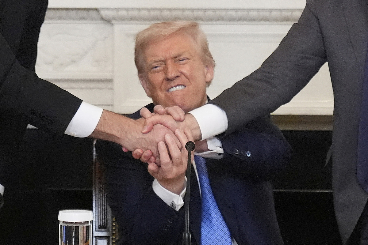    Mark Schiefelbein / AP