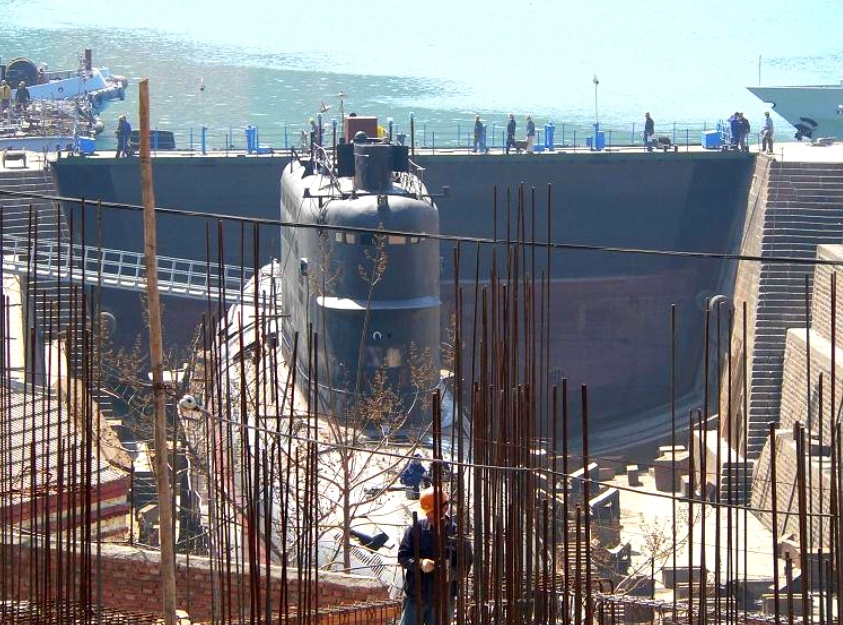 Подводная лодка в доке