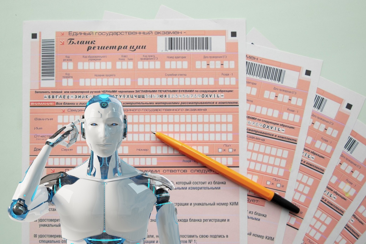 Первая часть проверяется атоматически, вторая экспертами ЕГЭ