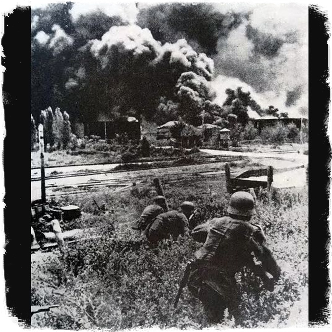 9 августа 1942 года немецкие войска вышли к горящим Майкопским нефтепромыслам. Однако советские войска настолько серьезно повредили нефтедобывающие объекты перед своим отходом, что они вряд ли могли функционировать еще несколько месяцев. А еще более производительные нефтяные месторождения Грозного в Чечне и Баку на Каспийском море были вообще недоступны для немецких войск.