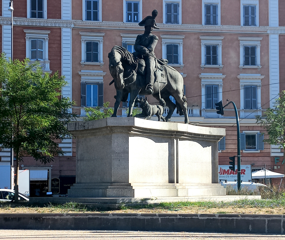 Фото автора.  Конный монумент карабинеру.