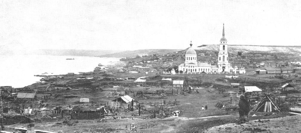 С первого взгляда ясно, какое значение придавалось охмурению крестьян. Новодевичье в 1895 году.