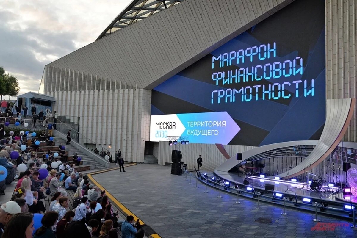    Роботы и деньги.