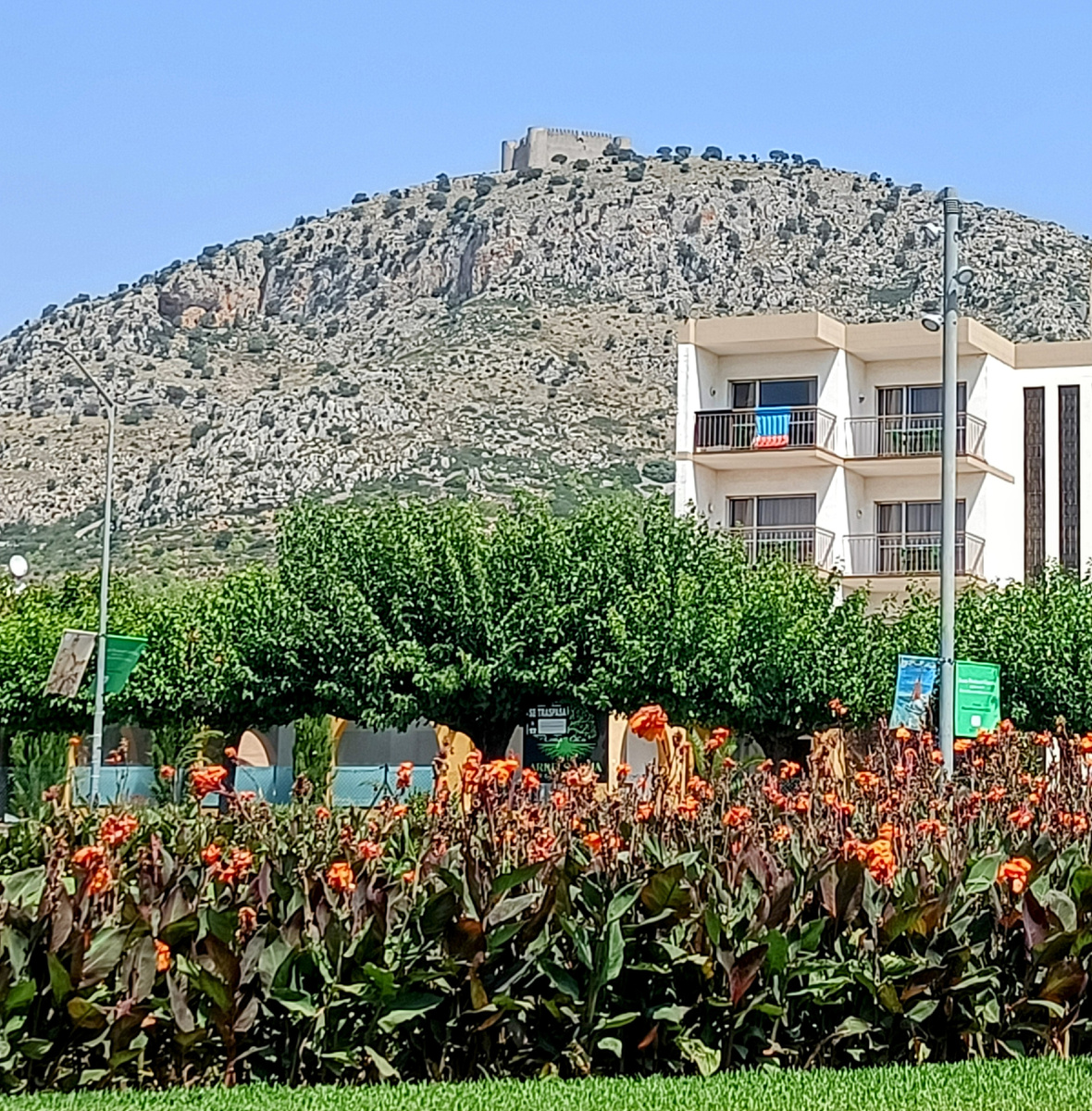 Замок Торроэлья-де-Монгри на вершине горы.Эмпорда. Провинция Жирона.Испания Фото автора 