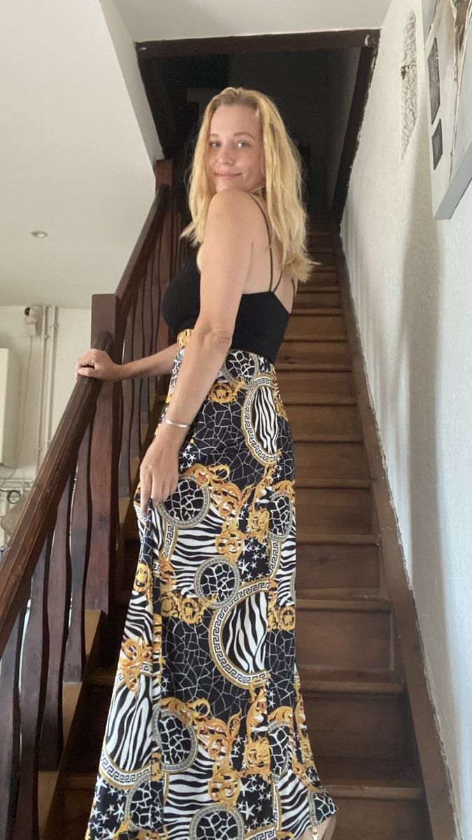 Платье неизвестного производителя, так как этикетка была отрезана, но за 2 евро (200 рублей) я в него влюбилась