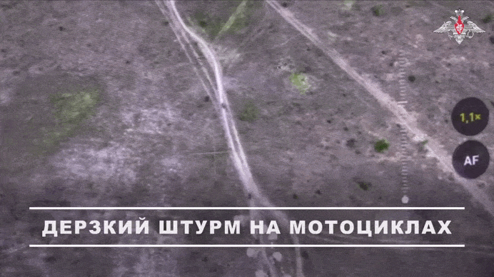    Бойцы штурмуют позиции ВСУ на кроссовых мотоциклах. Видео с официального ТГ-канала Минобороны