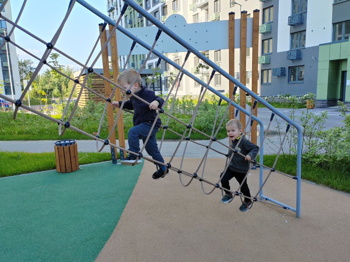 На площадке