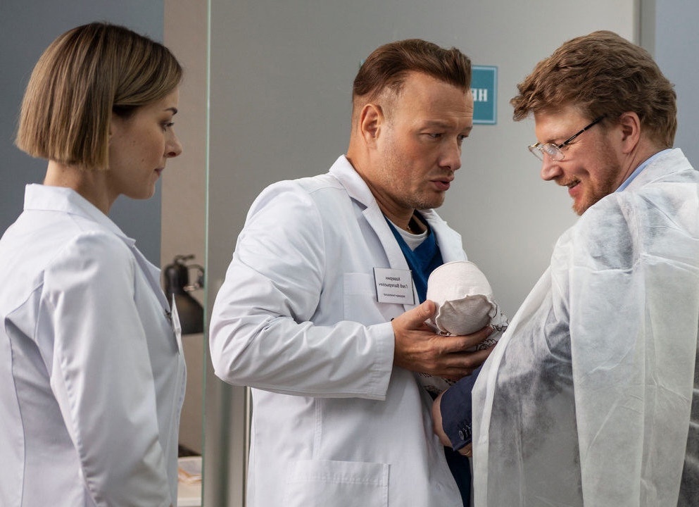 Никита Панфилов кадр из сериала «Акушер»