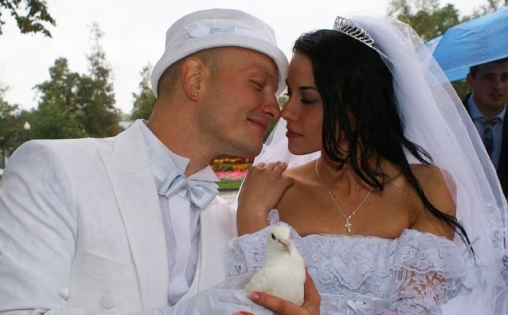 Никита Панфилов и Лада Пояркова кадр со свадебной церемонии