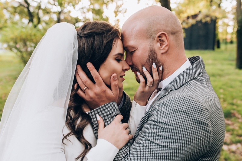 Никита Панфилов и Ксения Соколова кадр со свадебной церемонии