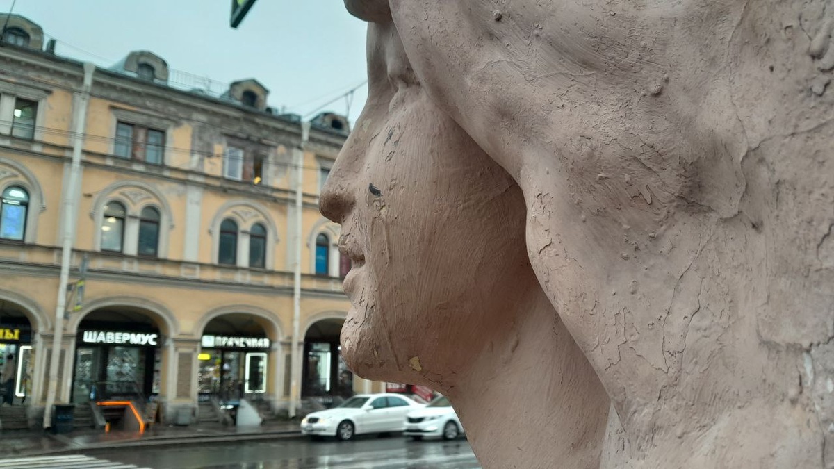 Вот я также смотрю на Петербург после дождя )))