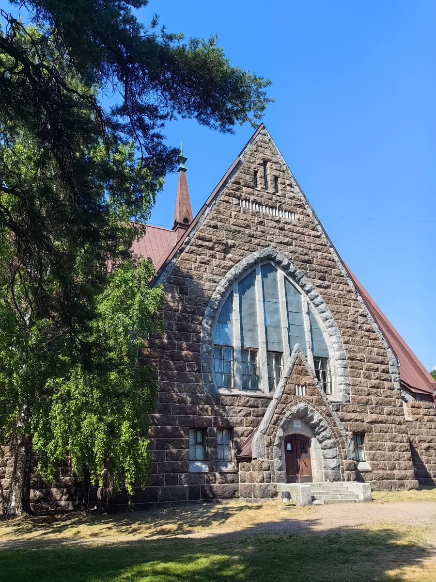 Здесь вход в музей.