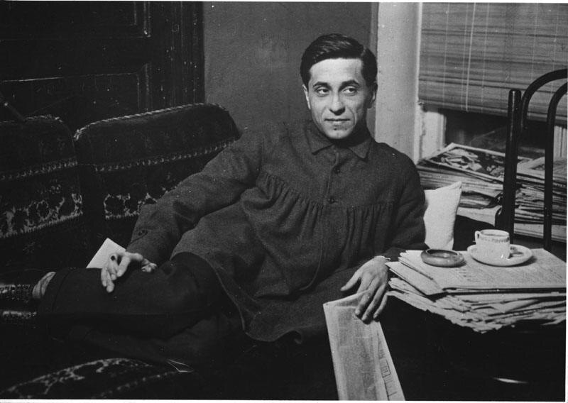 Писатель Михаил Зощенко. Автор: Владимир Пресняков. Место съемки: г. Ленинград. Правообладатель: Государственный литературно-мемориальный музей Анны Ахматовой в Фонтанном Доме, goskatalog.ru.