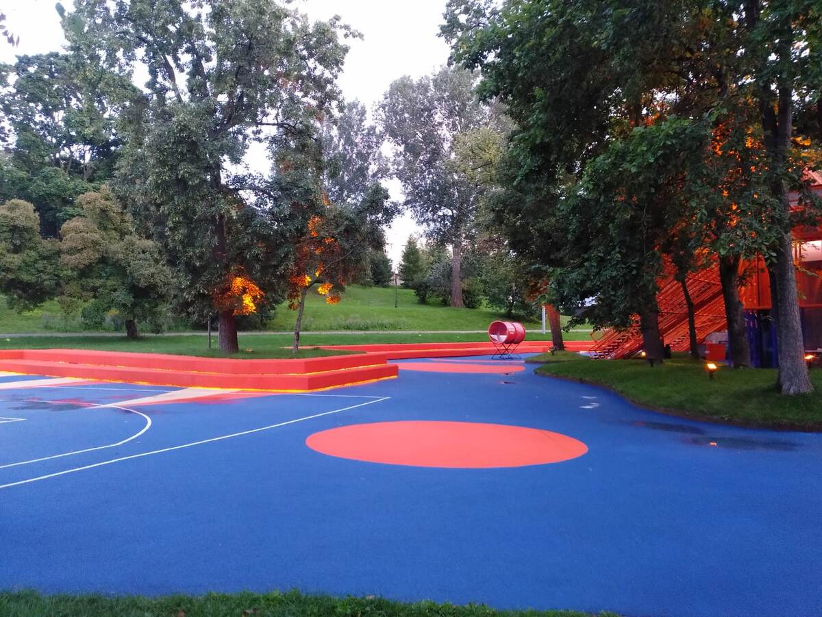 Зона для скейтов и велосипедов 