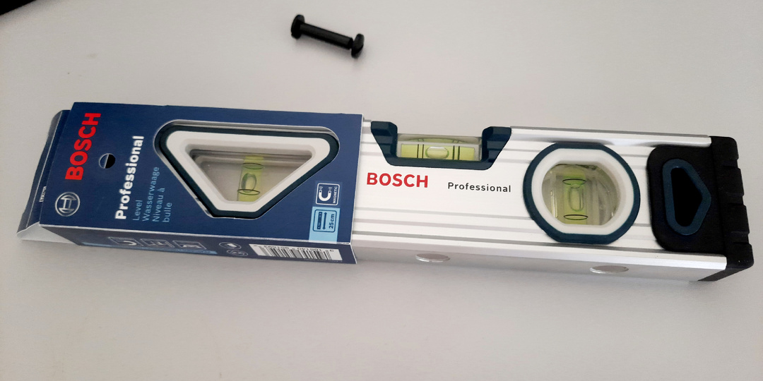 Почему я больше не покупаю дешёвые уровни? Опыт с Bosch Professional 25 см