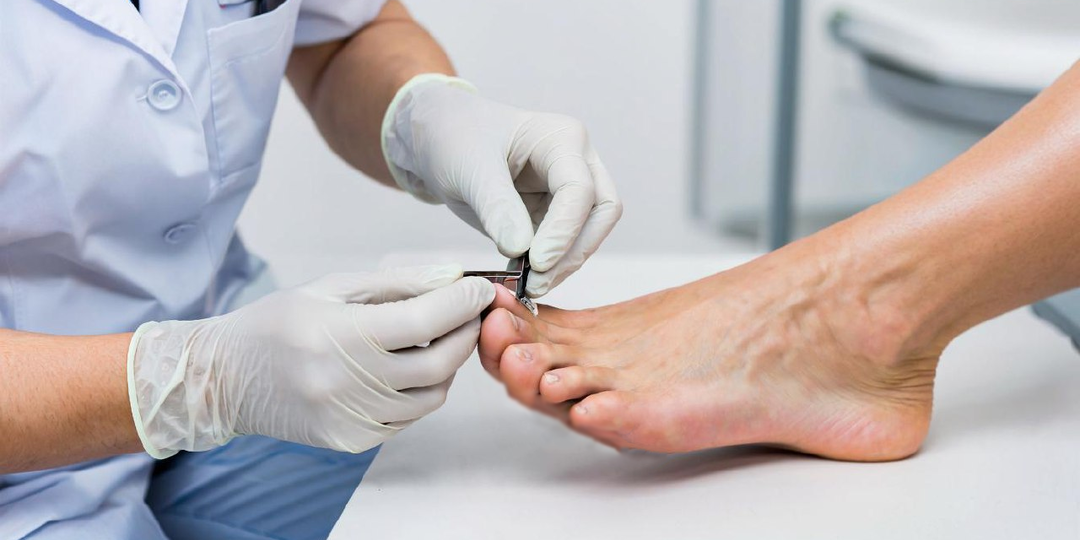 Чем отличается парамедицинский педикюр от обычного салонного?