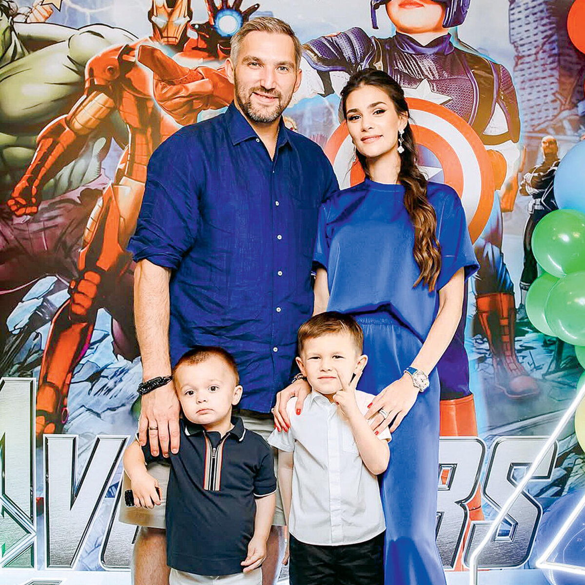    С женой Анастасией и сыновьями Ильей и Сергеем. 2024 г. Соцсети Александра Овечкина