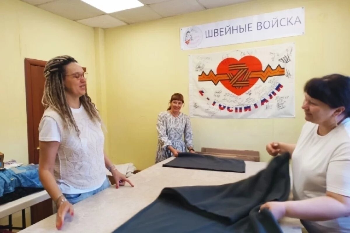    Матушка и её помощницы два с половиной года шьют для бойцов СВО и раненых, находящихся в госпиталях, всё, что им необходимо.