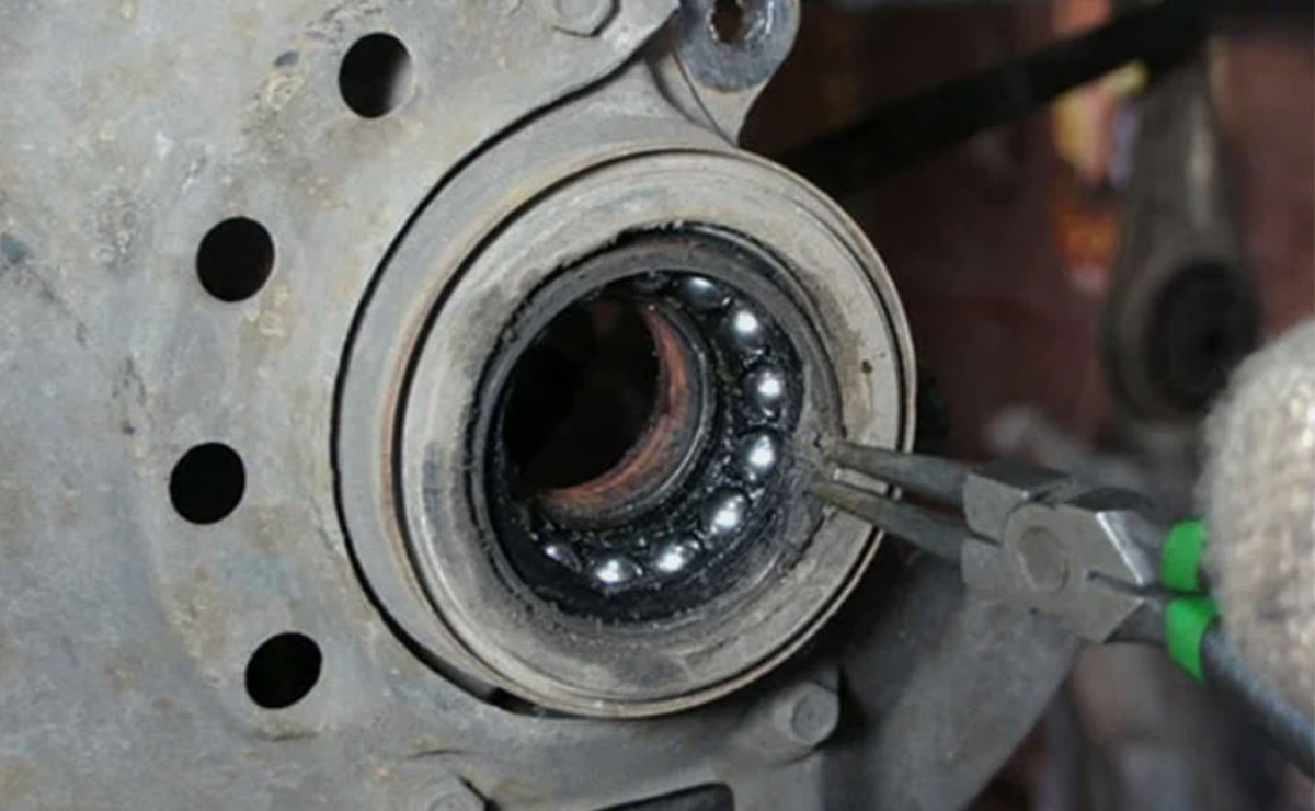 «Неисправный ступичный подшипник». Фото: https://clck.ru/3NaXf8