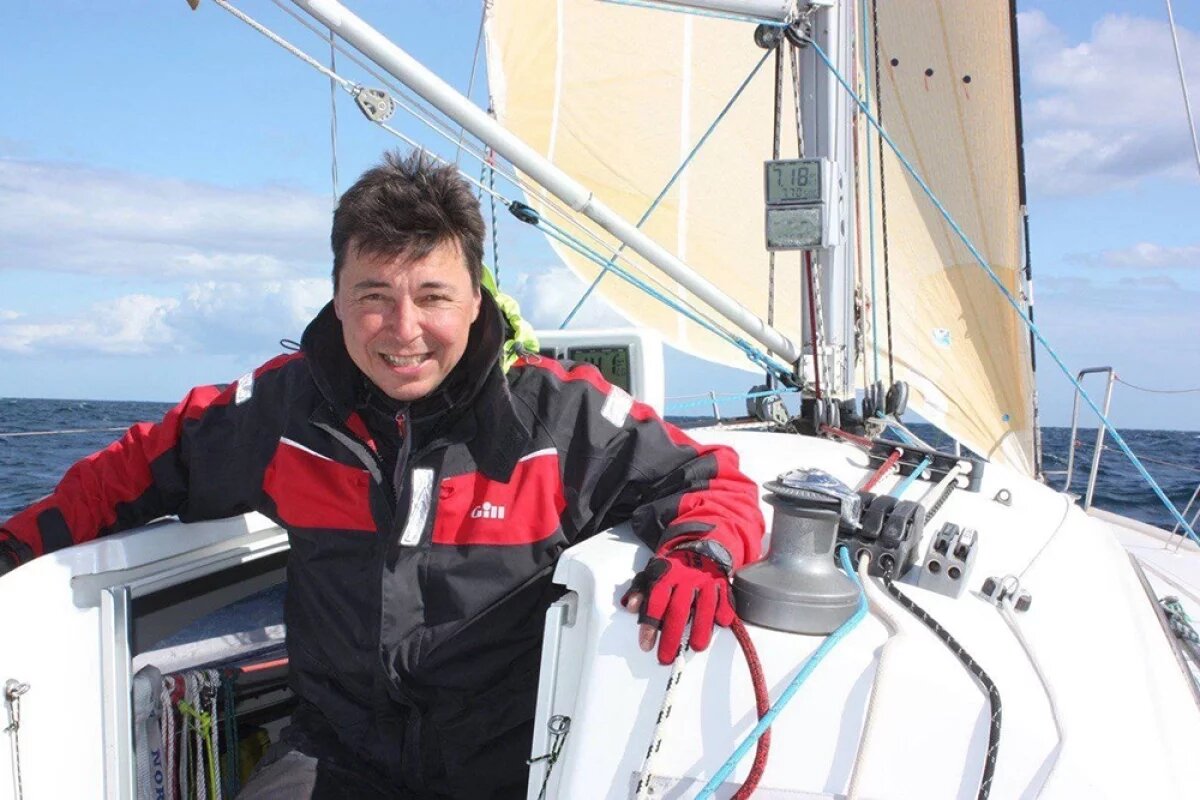    Наиль Гафутулин — из тех людей, кто ломает рамки пенсионного уклада, задавая своей жизни такую высокую планку, что и молодым не допрыгнуть.