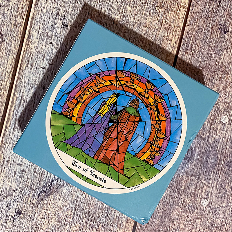 Монастырское таро: дизайн коробки (фото моё)