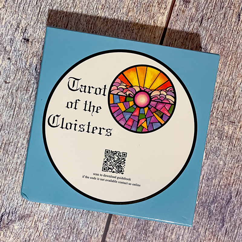 Монастырское таро: дизайн коробки. Сразу видно, что перед нами пиратский репринт (фото моё)