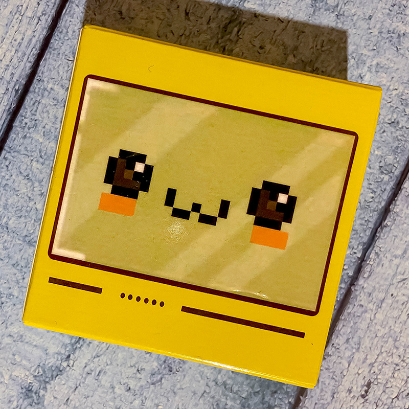 8-Bit Fantasy Tarot: дизайн коробки (фото моё)