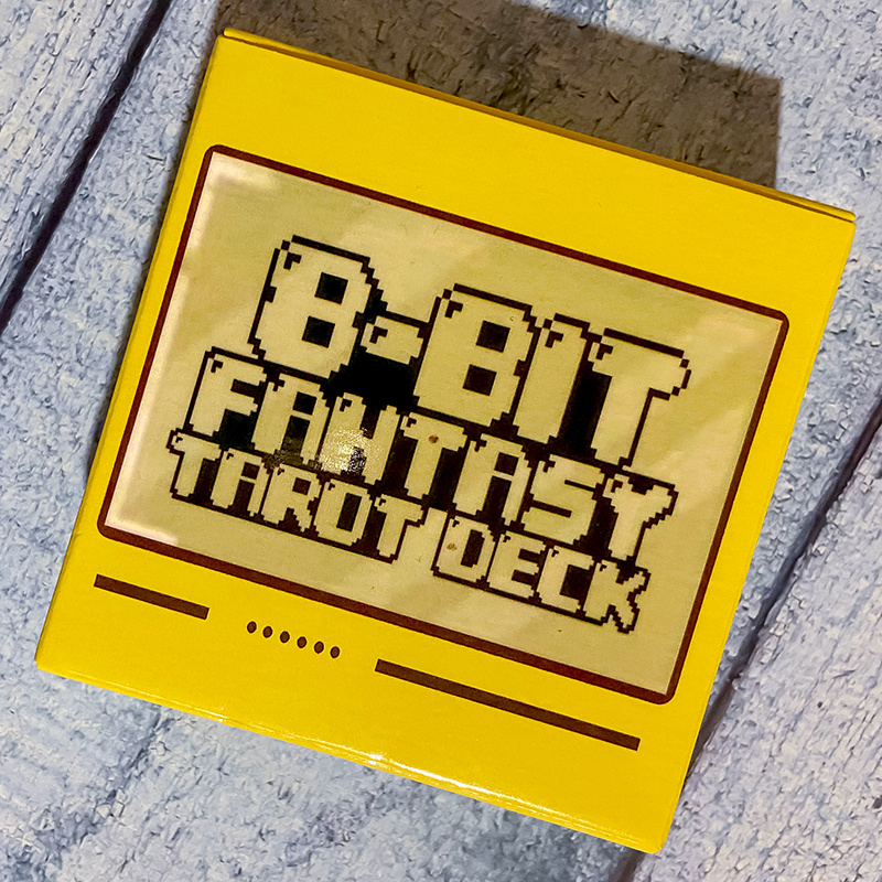 8-Bit Fantasy Tarot: дизайн коробки (фото моё)