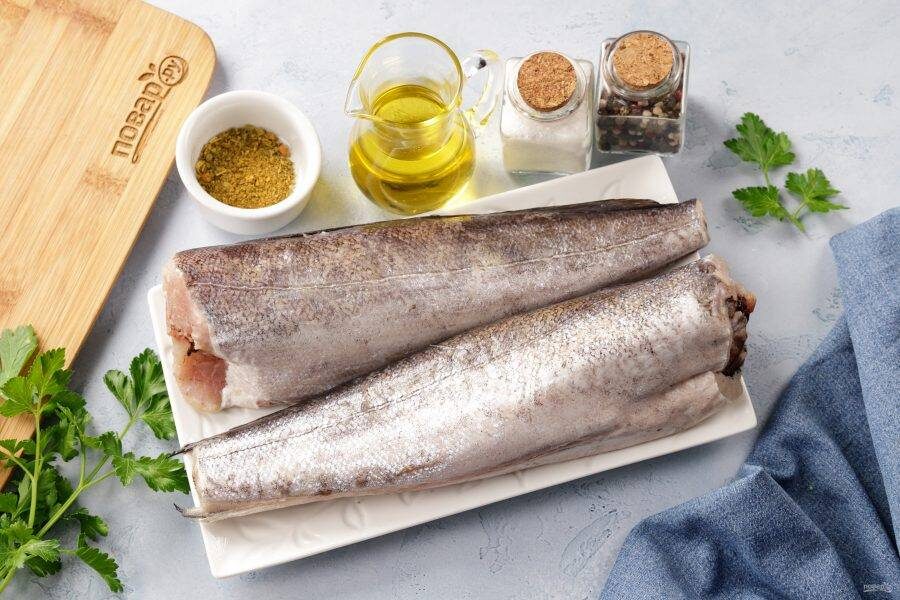 Подготовьте все ингредиенты по списку. Если рыба была заморожена, предварительно разморозьте её на нижней полке холодильника.