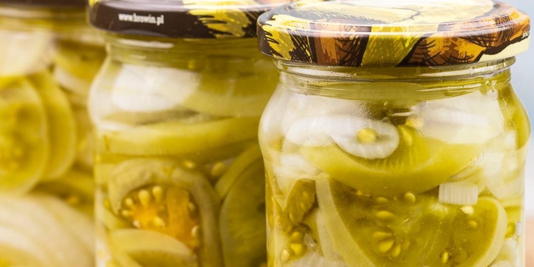 Салат из зелёных помидоров: мой секретный рецепт хрустящей закуски на зиму!