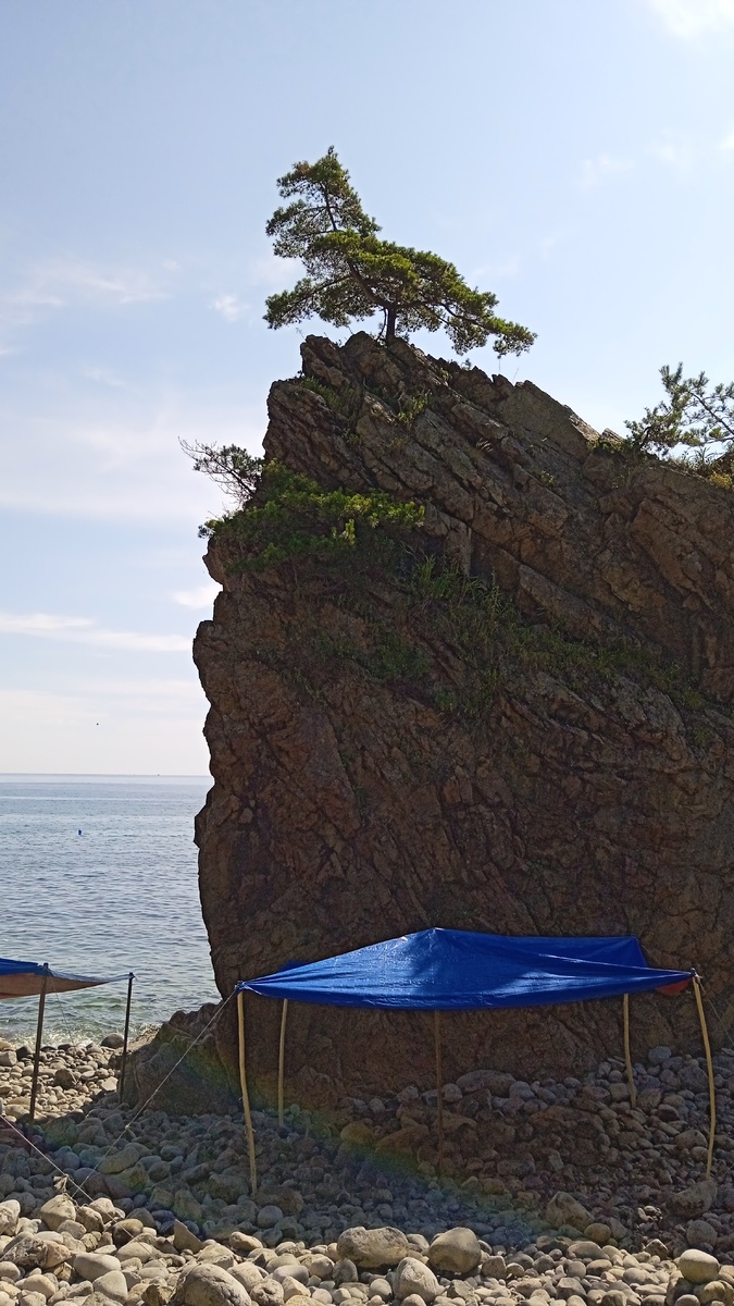 Морской Чхильбо, скала около беседки