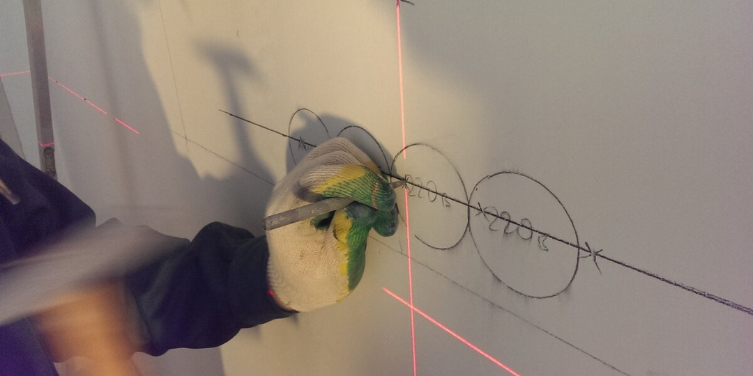 Отвечаем раз и навсегда: как правильно бурить алмазной коронкой отверстие под подрозетник?