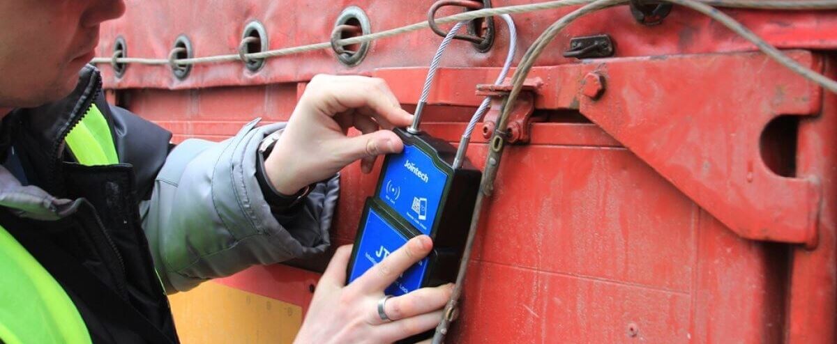 ГРУЗОПЕРЕВОЗЧИКОВ ИЗ КНР МОГУТ НАЧАТЬ КОНТРОЛИРОВАТЬ С ПОМОЩЬЮ ЭЛЕКТРОННЫХ ПЛОМБ