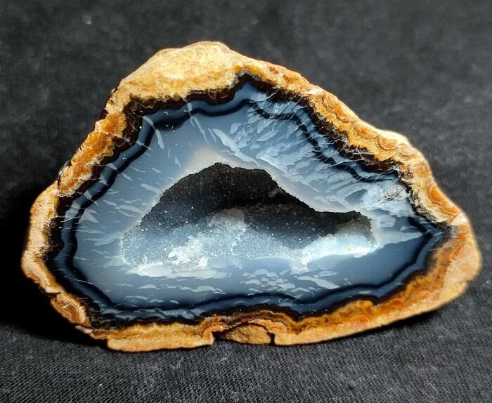 Агат. Гоби, Монголия. Обычное освещение.