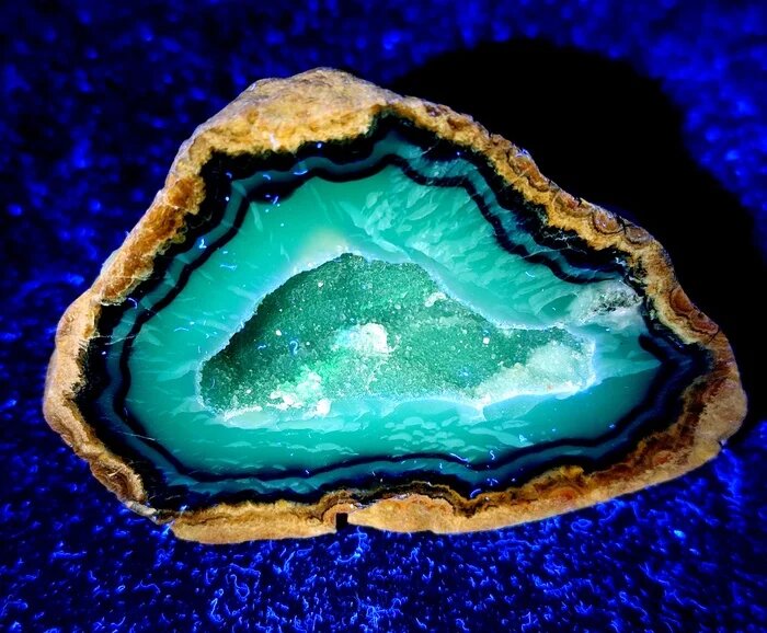 Он же под УФ 365 нм.