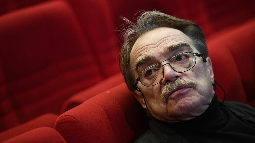     «Я отстал от времени, сошёл на промежуточной станции и застрял там», — рассказывал Александр Адабашьян в одном из интервью РИА Новости