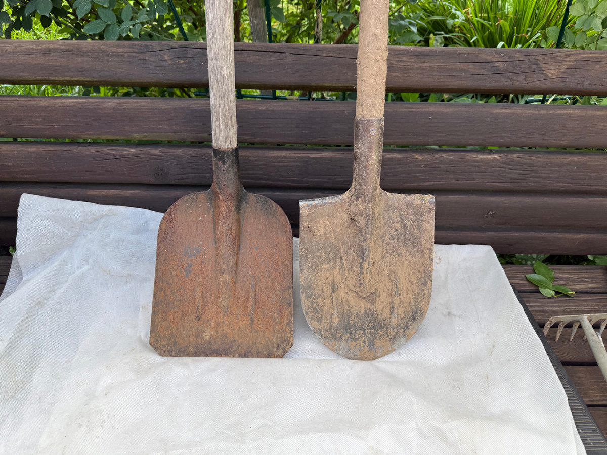 Подборная и штыковая лопаты