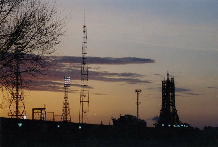 Подготовка к старту ракеты «Союз» Фото Виктора Байдукова