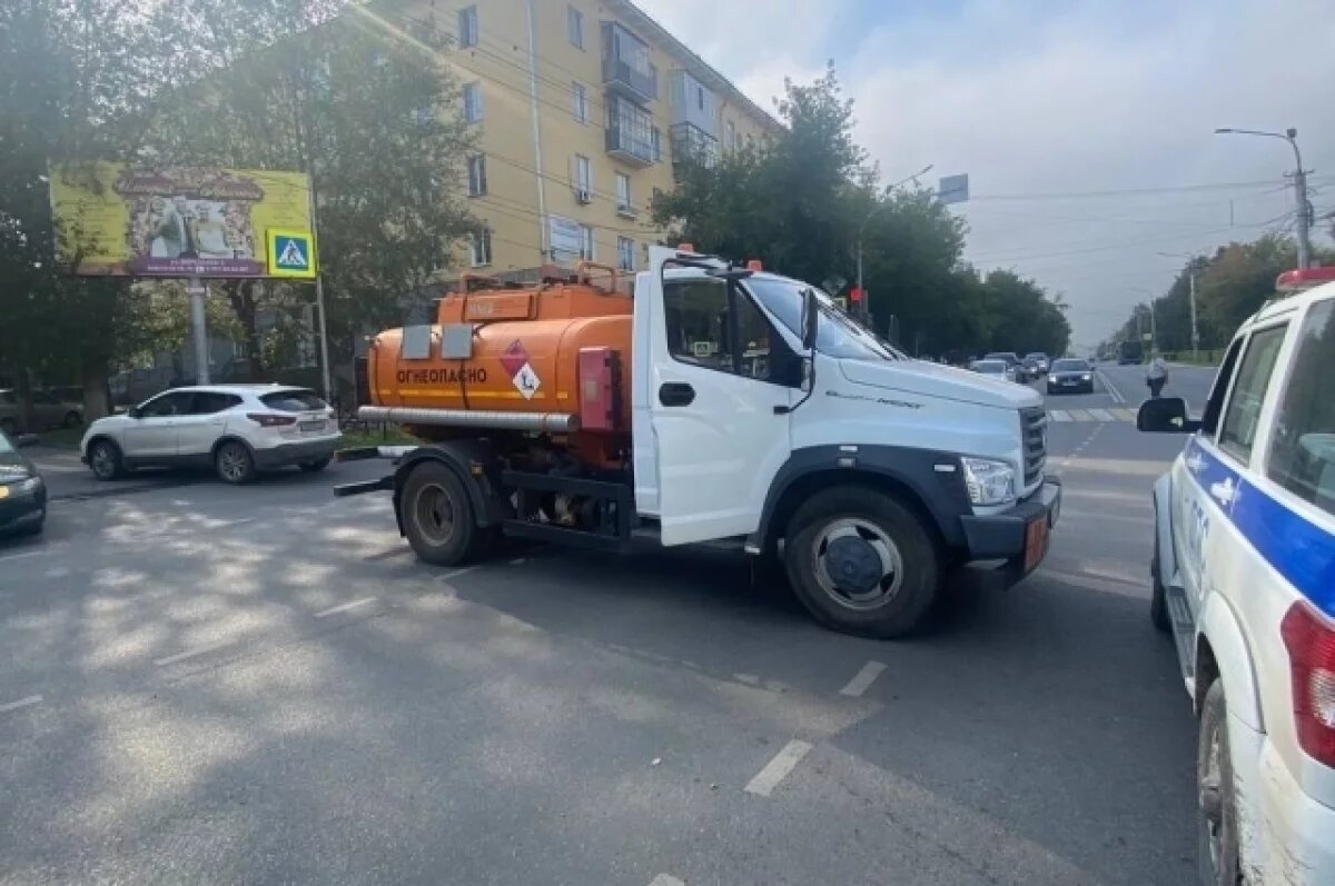    В Миассе мужчина угнал со своей работы грузовик с цистерной