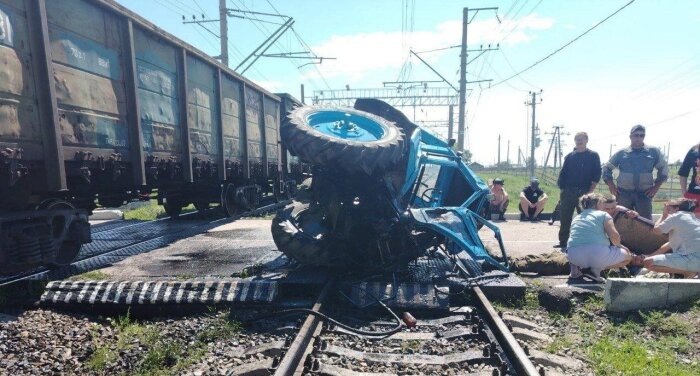 Эксперты правоохранительного ведомства снимают ЧП с нескольких ракурсов / Фото: Восточно-Сибирская транспортная прокуратура