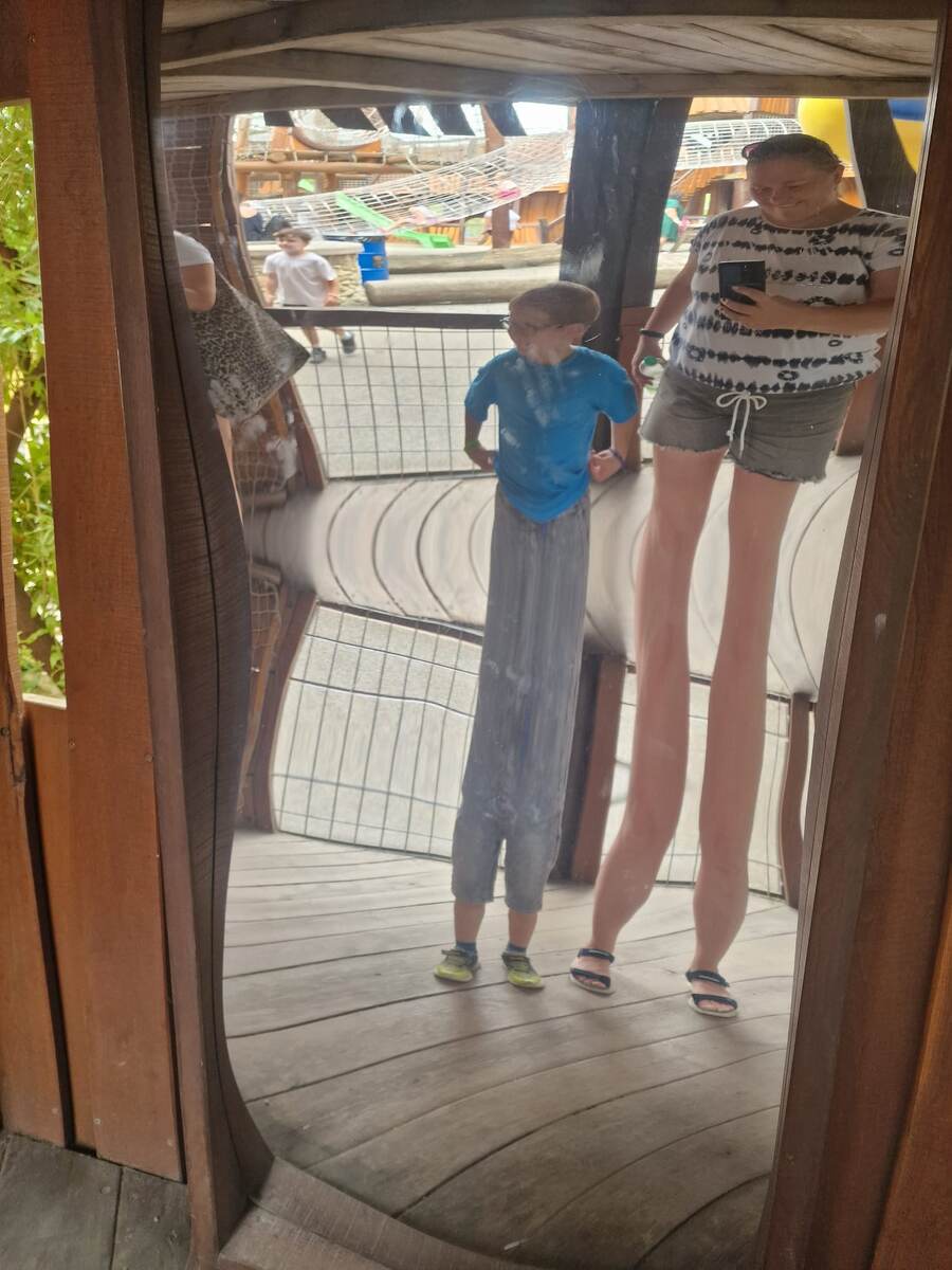 фото автора: мы в зеркальном коридоре 